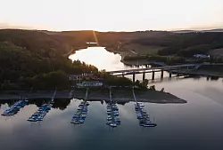 Der Naturpark Sauerland Rothaargebirge, auf dessen Gebiet der Biggesee liegt, wird der gr&ouml;&szlig;te Naturpark in Deutschland. - &copy; Jonas G&uuml;ttler/dpa