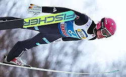 Felix Hoffmann hat Schmerzen am Knie. - &copy; Daniel Karmann/dpa