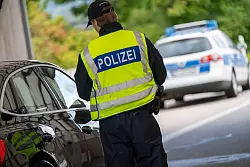 Weitere Grenzkontrollen starten am Montag. - &copy; Peter Kneffel/dpa