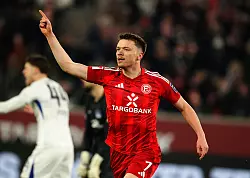 Pejcinovic: Doppelpack am Geburtstag - © Roland Weihrauch/dpa