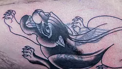 Bei Aussteiger Michael (Name ge&auml;ndert) entsteht &uuml;ber einem Reichsadler ein Panther. - &copy; Rolf Vennenbernd/dpa