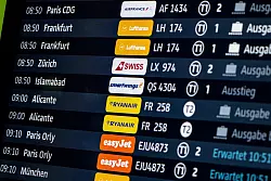 Erst setzte man die Gefl&uuml;chteten auf Linienfl&uuml;ge via Istanbul. Inzwischen werden jedoch auch Chartermaschinen eingesetzt. (Symbolbild) - &copy; Fabian Sommer/dpa