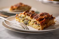 Der Teig f&uuml;r die Cholera erinnert an einen M&uuml;rbeteig. Hobbyb&auml;cker ahnen es: Die Zutaten werden dann nicht geknetet, sondern eher miteinander verrieben. - &copy; Christin Klose/dpa-tmn