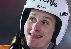 Domen Prevc f&uuml;hrt im Gesamtweltcup. (Archivbild) - &copy; Hendrik Schmidt/dpa