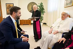 Am Sonntag empfing Franziskus in seiner Residenz im Vatikan den katholischen US-Vizepräsidenten JD Vance. - © Vatican Media/Vatican Media/AP/dpa