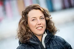 Vor der Kamera überzeugte Dahlmeier als TV-Expertin im ZDF. - © Matthias Balk/dpa