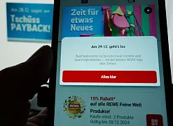 Die Supermarktkette Rewe steigt Ende 2024 bei Payback aus. - © Georg Hilgemann/dpa