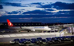 Im September sind bereits zweimal Menschen aus Afghanistan nach Hannover gebracht worden. - &copy; Moritz Frankenberg/dpa