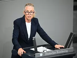 Claudia Raffelh&uuml;schen von der FDP zieht nach einer Wahlperiode einen Schlussstrich. Sie erkl&auml;rt das auch damit, &laquo;dass die Politik der Ampel-Koalition nicht immer mit meinen liberalen Grund&uuml;berzeugungen im Einklang steht&raquo;. (Archivfoto) - &copy; Philip Dulian/dpa