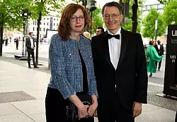 Karl Lauterbach und Elisabeth Niejahr kommen zum 71. Bundespresseball in Berlin. - &copy; Monika Skolimowska/dpa