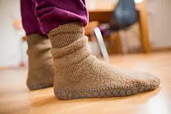 Socken dürfen nicht zu eng oder zu kurz sein. - © Rolf Vennenbernd/dpa/dpa-tmn