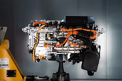 Komplexe Technik: So sieht ein Brennstoffzellensystem von BMW aus. - &copy; Jonas Rattel/BMW Group/dpa-tmn