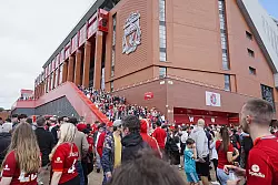 Die Zuschauer mussten Anfield verlassen. - © Peter Byrne/PA Wire/dpa