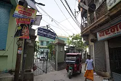 Die Villa befindet sich an einer kleinen Nebenstra&szlig;e. - &copy; Anne-Sophie Galli/dpa