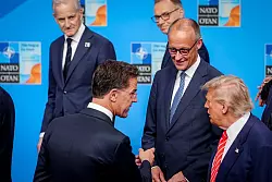 Kanzler Friedrich Merz betonte beim Gipfel, dass Deutschland nicht für Donald Trump aufrüstet. - © Kay Nietfeld/dpa