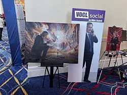 Donald Trump wird auf der CPAC als Held gefeiert. - © Luzia Geier/dpa