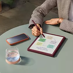 Dezente Farbdarstellung: Der neue Kindl Scribe Colorsoft von Amazon. - © Amazon/dpa-tmn