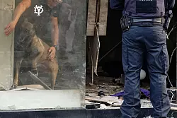 Ein Laden wurde durch die Explosion zerstört. - © Henning Kaiser/dpa