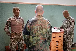 Insgesamt 30 Stationen m&uuml;ssen die Bewerber in dem neu aufgebauten Test absolvieren. - &copy; Kay Nietfeld/dpa