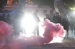 Proteste in Leipzig. Der &laquo;Tag X&raquo; ist eine Reaktion auf die Verurteilung der Studentin Lina E. und den drei Mitangeklagten wegen &Uuml;berf&auml;llen auf vermeintliche oder tats&auml;chliche Neonazis. - &copy; Sebastian Willnow/dpa