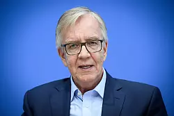 Dietmar Bartsch hat seinen Rostocker Wahlkreis bisher nicht direkt gewonnen, rechnet sich aber diesmal Chancen aus. - &copy; Bernd von Jutrczenka/dpa