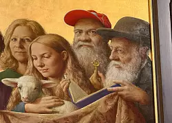 Mit roter Basketballm&uuml;tze und etwas versteckt: Der Ausschnitt zeigt den deutschen Obdachlosen Burkhard Scheffler als Petrus. - &copy; Christoph Sator/dpa