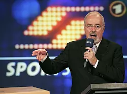 Heribert Fa&szlig;bender war &laquo;Mister Sportschau&raquo; - &copy; picture alliance / dpa