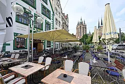 Die Gastronomen erleben schwierige Zeiten - weil viel Menschen in Deutschland sparen und nur zur&uuml;ckhaltend konsumieren. - &copy; Martin Schutt/dpa