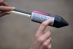 Gepr&uuml;fte Feuerwerksk&ouml;rper mit CE-Zeichen und ger&auml;uscharmes Feuerwerk reduzieren Risiken und schonen Tiere. - &copy; J&ouml;rg Carstensen/dpa/dpa-tmn