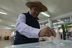 Der k&uuml;nftige Staatschef tritt sein Amt am 11. M&auml;rz 2026 an. - &copy; Esteban Felix/AP/dpa