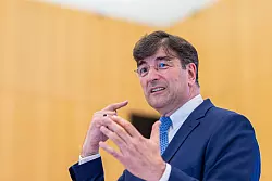 Nach achteinhalb Jahren an der Spitze verabschiedet sich Albert Christmann aus der operativen F&uuml;hrung und wechselt in den Beirat. - &copy; Guido Kirchner/dpa