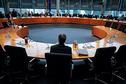 Habeck wurde stundenlang im Ausschuss befragt. - © Kay Nietfeld/dpa