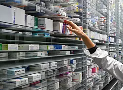 Medikamente z&auml;hlen zu den Kostenfaktoren der Krankenversicherung. - &copy; Jens Kalaene/dpa