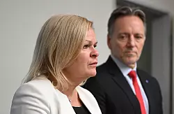 «Wir bekämpfen diese widerwärtige Terrorpropaganda», sagt Innenministerin Nancy Faeser. - © Britta Pedersen/dpa