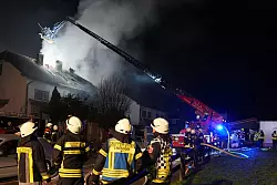 W&auml;hrend des Feuerwehreinsatzes wurde der Hausbewohner vermisst gemeldet. - &copy; Ehsan Monajati/dpa