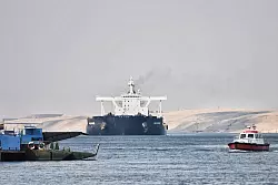 Seit Ausbruch des Gaza-Krieges greifen Huthi-Rebellen immer wieder Schiffe mit angeblich israelischer Verbindung im Roten Meer an. - © Sayed Hassan/dpa