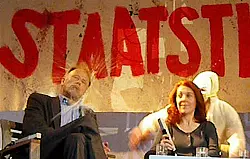 Auch Trittin wird von einem ungewöhnlichen Angriff überrascht: mit Joghurt. (Archivbild) - © picture alliance / Privat/dpa