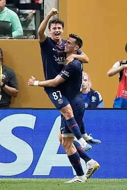 Die PSG-Stars hatten allen Grund zum Jubeln. - © Brynn Anderson/AP/dpa
