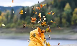 Das Sturmtief «Joshua» bewegt sich dem DWD zufolge momentan relativ langsam. - © Julian Stratenschulte/dpa