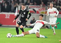 Chema Andrés bekam in der Startelf erneut den Vorzug vor Kapitän Atakan Karazor. - © Bernd Weißbrod/dpa