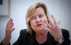 Vermisst Personal in der Truppe: Wehrbeauftragte Eva Högl - © Bernd von Jutrczenka/dpa