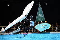 Auch die Trendsportart Wingfoiling ist bei der Boot zu sehen. - &copy; Federico Gambarini/dpa