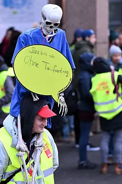 Besch&auml;ftigte mehrerer Unikliniken in NRW folgen dem Aufruf der Gewerkschaft Verdi zum Warnstreik. - &copy; Federico Gambarini/dpa