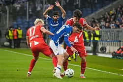 Die Mainzer taten sich in Posen zunächst schwer. - © Czarek Sokolowski/AP/dpa