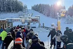 Das strahlend sch&ouml;ne Sonntagswetter wurde von vielen Freizeitsportlern genutzt. - &copy; Wolf von Dewitz/dpa