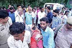 Zu der Massenpanik kam es nach Angaben der Regionalverwaltung von Uttar Pradesh, weil Menschen den Ort der religi&ouml;sen Veranstaltung schnell verlassen wollten, dabei aber zum Teil hinfielen. - &copy; Manoj Aligadi/AP/dpa