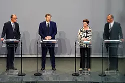 Die Parteivorsitzenden von Union und SPD präsentieren den Koalitionsvertrag. - © Kay Nietfeld/dpa