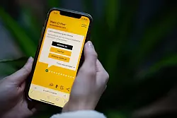 Mit dem Online-Tool k&ouml;nnen W&auml;hlerinnen und W&auml;hler ihre eigene Position mit der aller 29 zur Wahl antretenden Parteien in 38 Thesen vergleichen. - &copy; Sebastian Christoph Gollnow/dpa