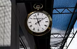 F&uuml;r die Uhrindustrie sind die USA der wichtigste Absatzmarkt (Archivcbild) - &copy; Paul Zinken/dpa