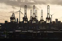 Die längste Rezession seit mehr als 20 Jahren könnte bald enden. (Archivbild) - © Marcus Brandt/dpa